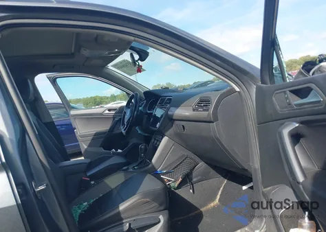 2019 Volkswagen Tiguan 2.0T Se/2.0T Sel/2.0T Sel R-Line/2.0T Sel R-Line Black z USA, uszkodzony, nr VIN 3VV2B7AX3KM035401